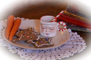 Santa cup with carrots and ginger bread cookies.